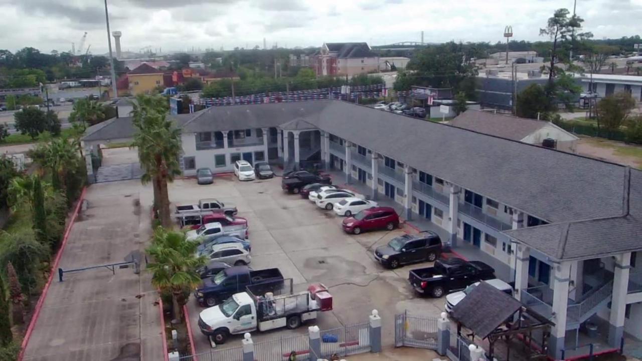Sunrise Inn & Suites 钱诺夫 外观 照片