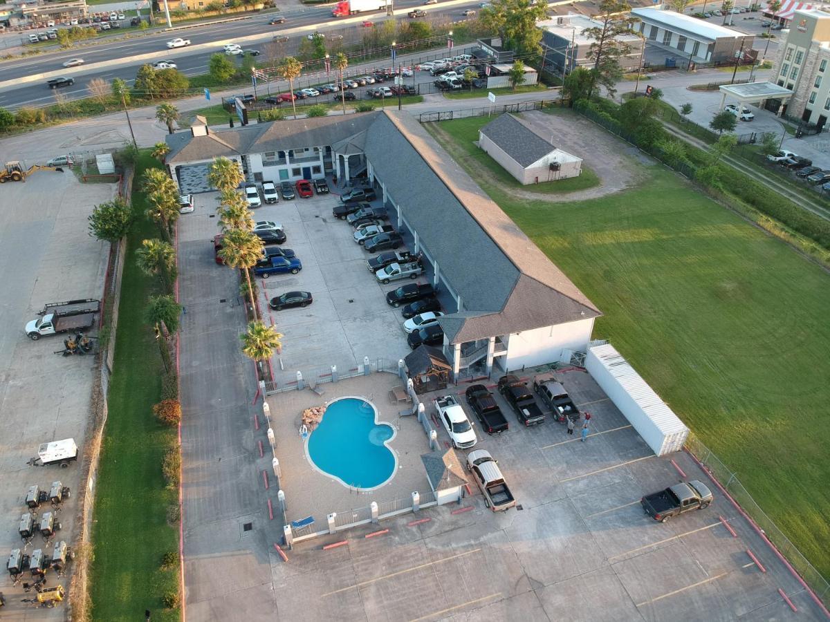 Sunrise Inn & Suites 钱诺夫 外观 照片