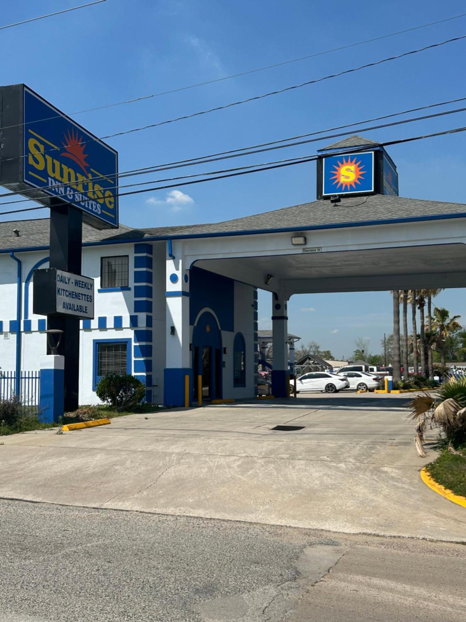 Sunrise Inn & Suites 钱诺夫 外观 照片
