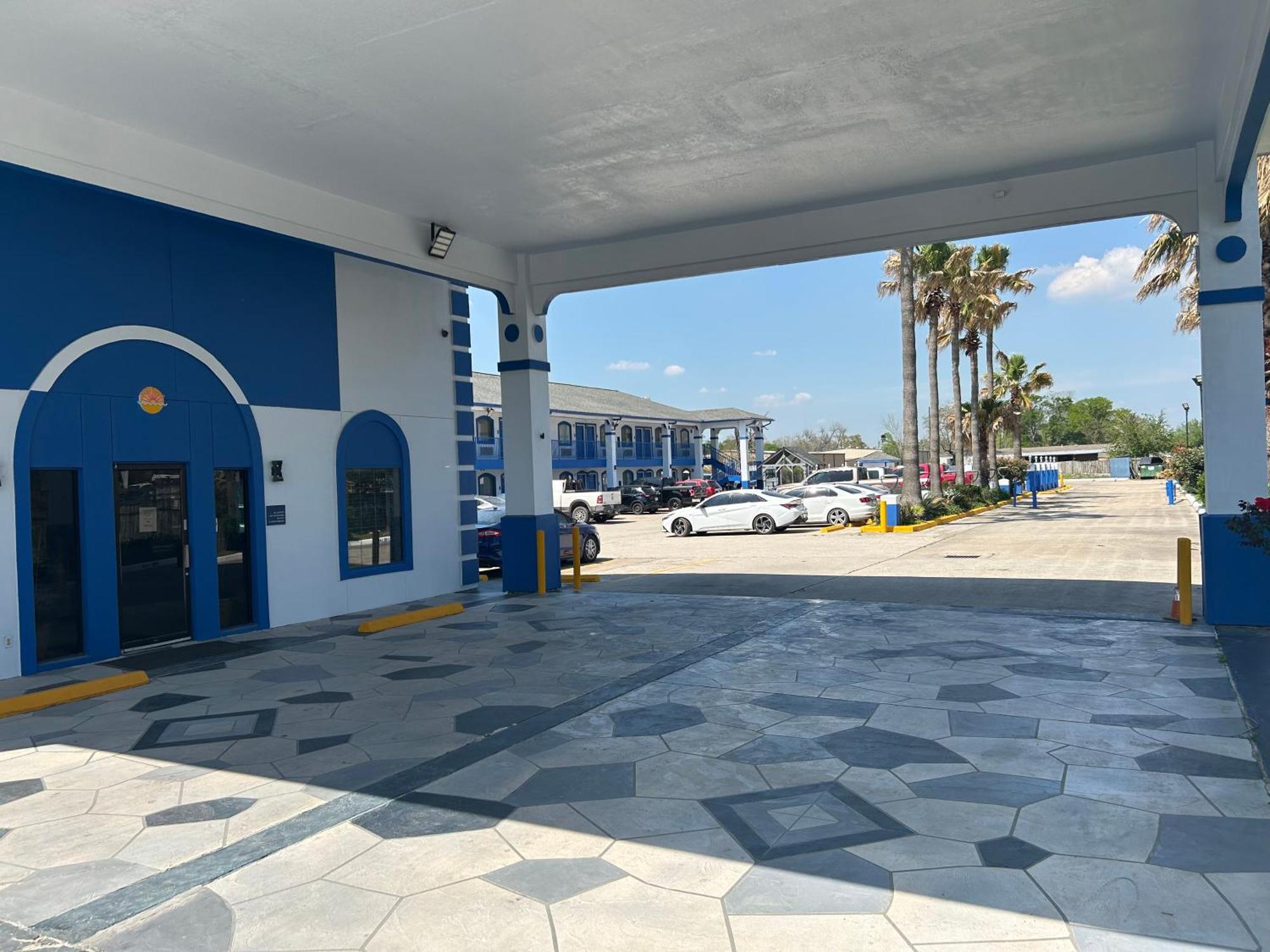 Sunrise Inn & Suites 钱诺夫 外观 照片