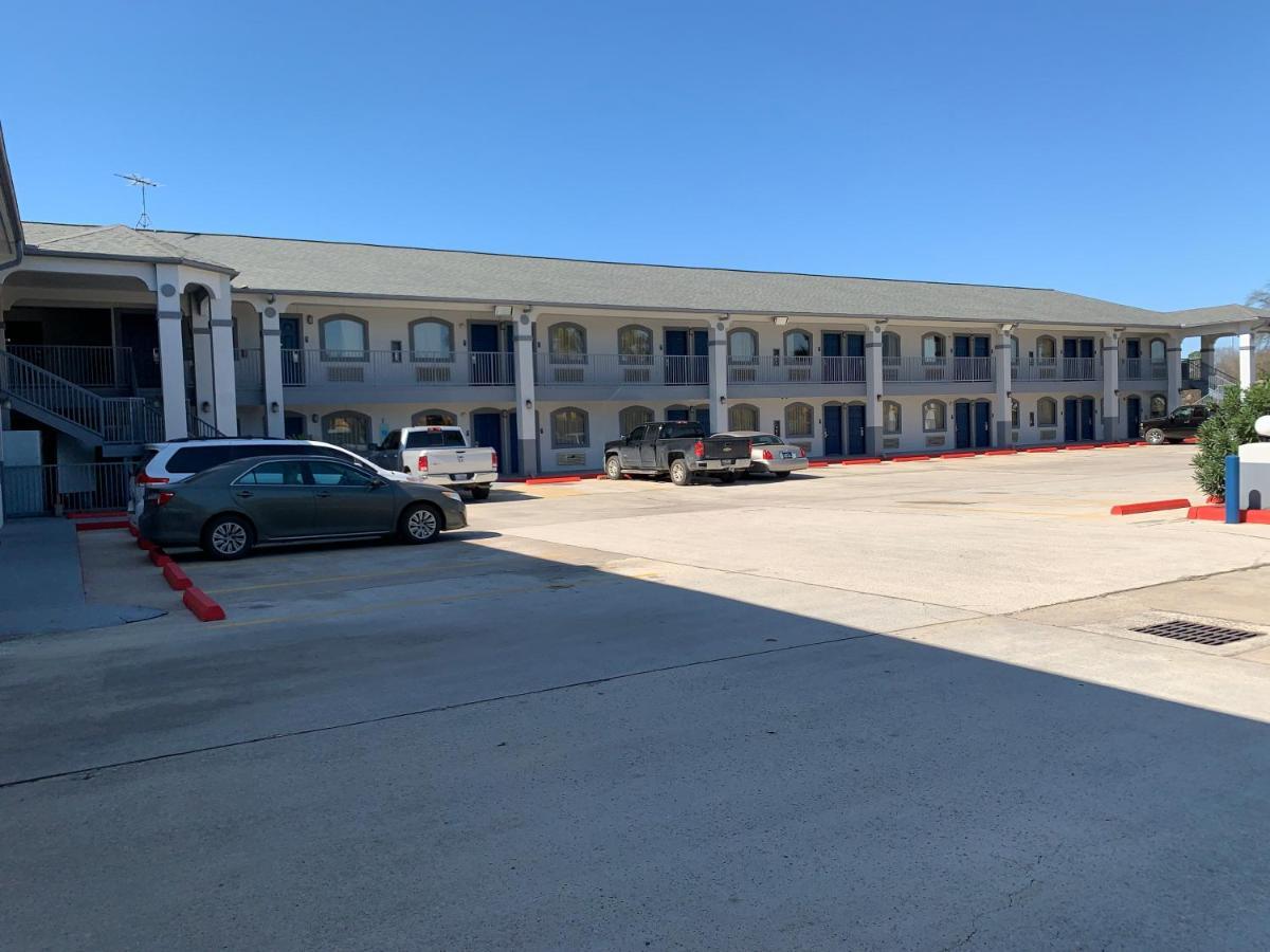 Sunrise Inn & Suites 钱诺夫 外观 照片